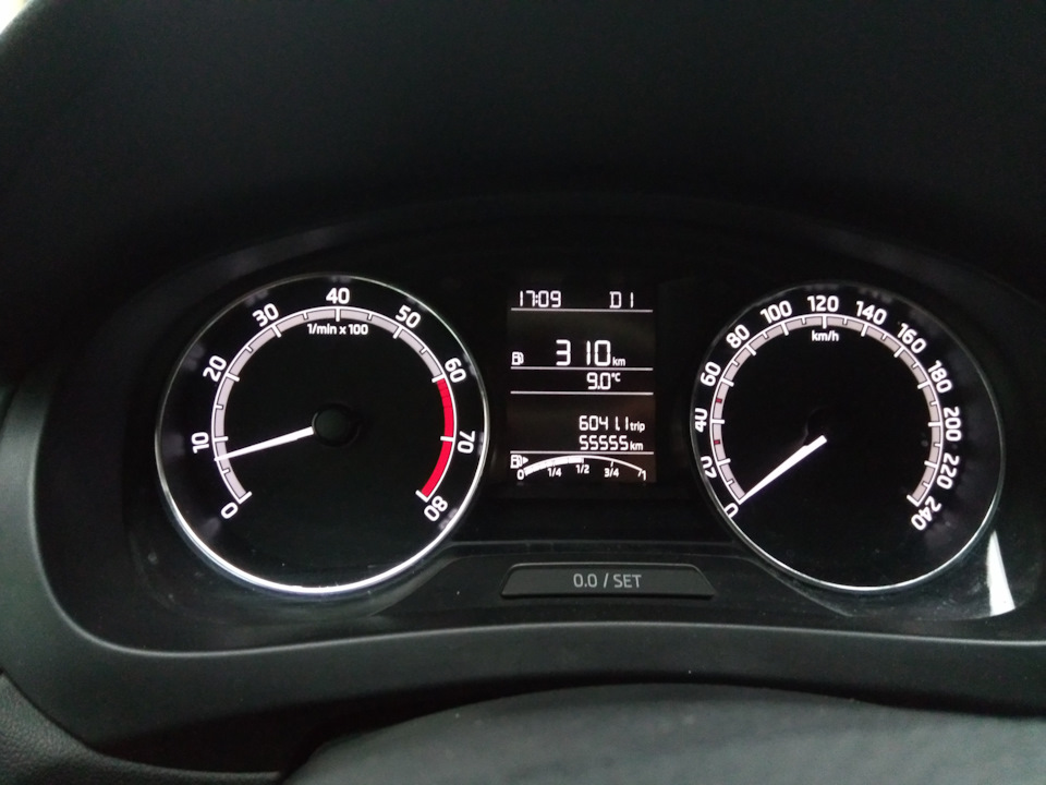 пять пятерок — Skoda Rapid (1G). Запчасти на фото: 9800R