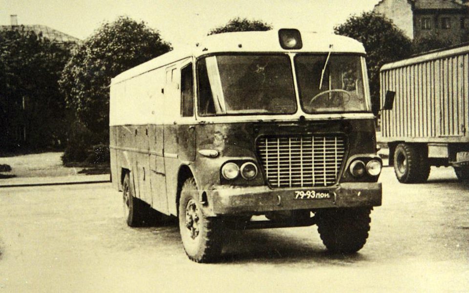Рефрижератор на базе Ikarus 620. Выборг, Ленинградская область. Фото из архива СПб ГУП Пассажиравтотранс. — Ikarus 630