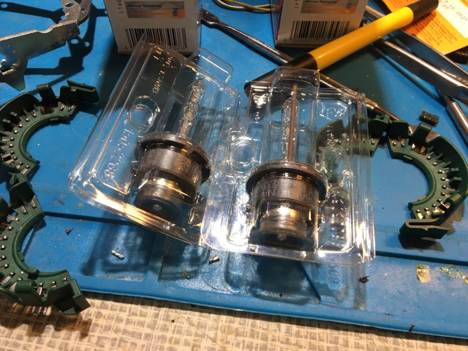 лампы Osram D2S, кольца для фиксации ламп — Infiniti M (3G)
