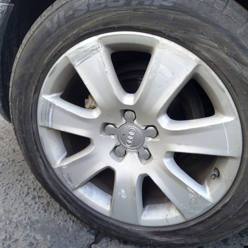 Повреждённый при ДТП диск — Audi A8 (D2)
