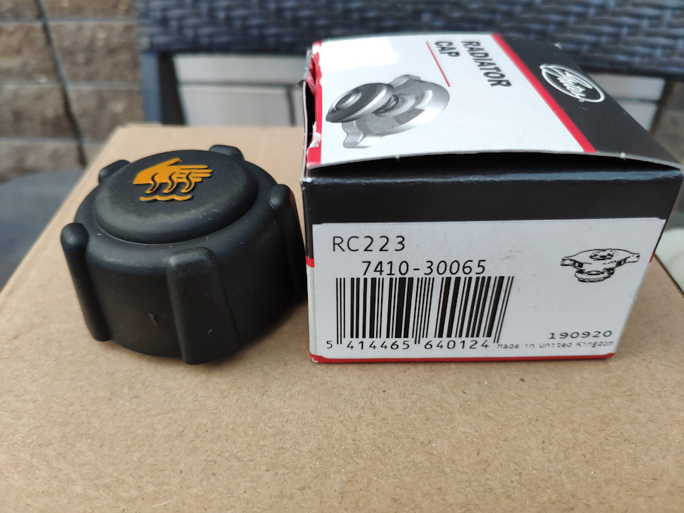 Новая крышка GATES RC223 — Nissan Qashqai (1G). Запчасти на фото: RC223, 741030065