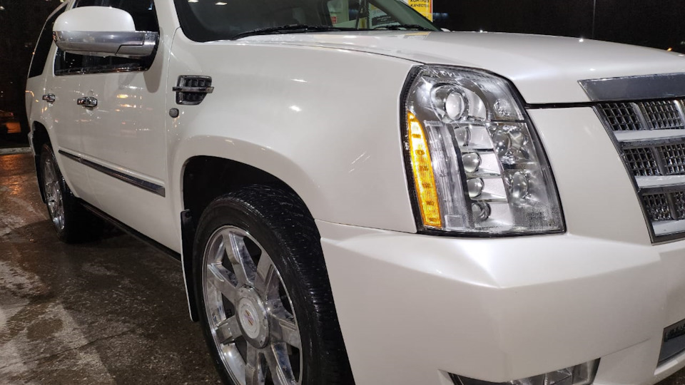 Cadillac Escalade Белый
