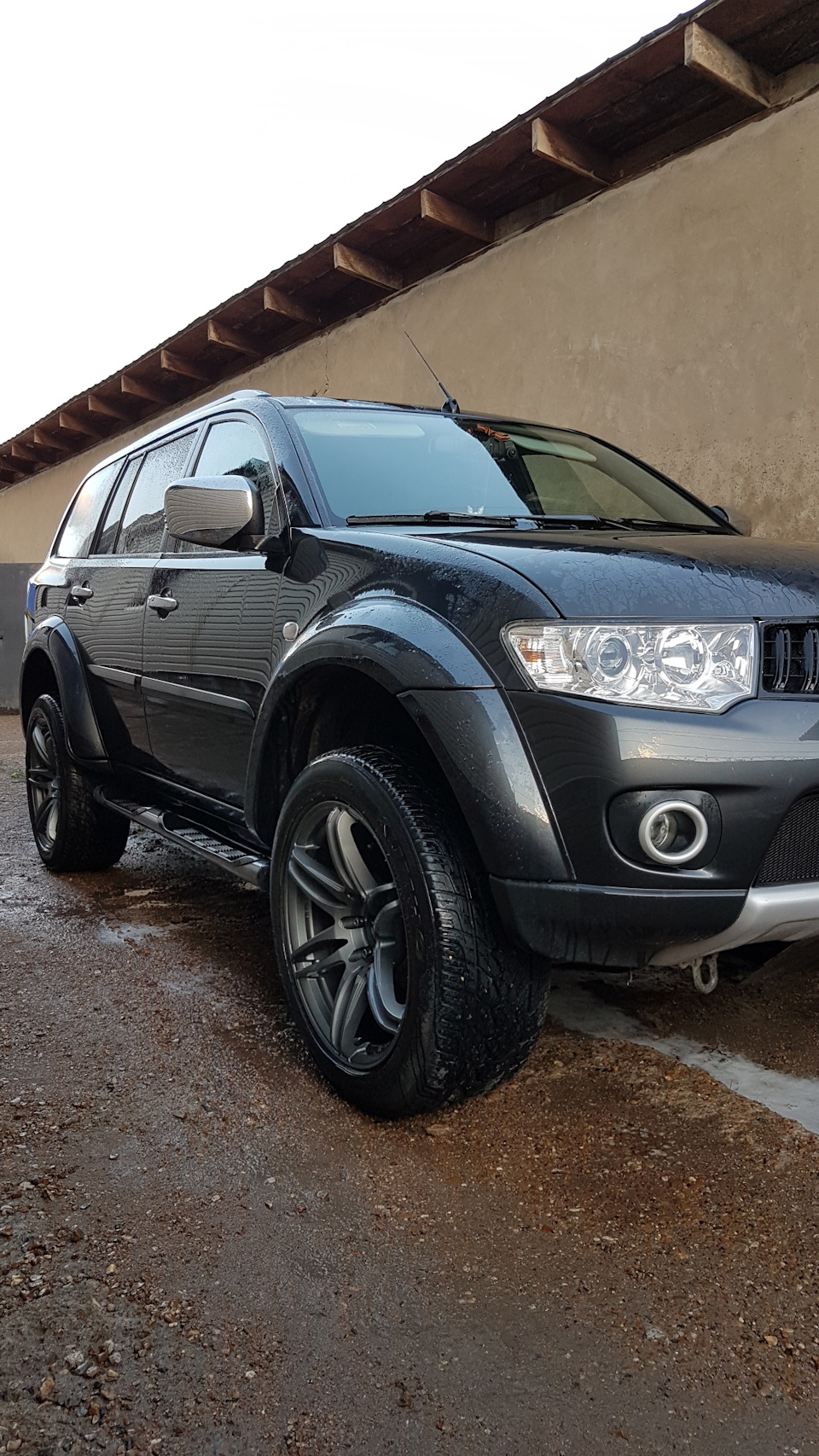 колесные проставки 2,5см — Mitsubishi Pajero Sport (2G)