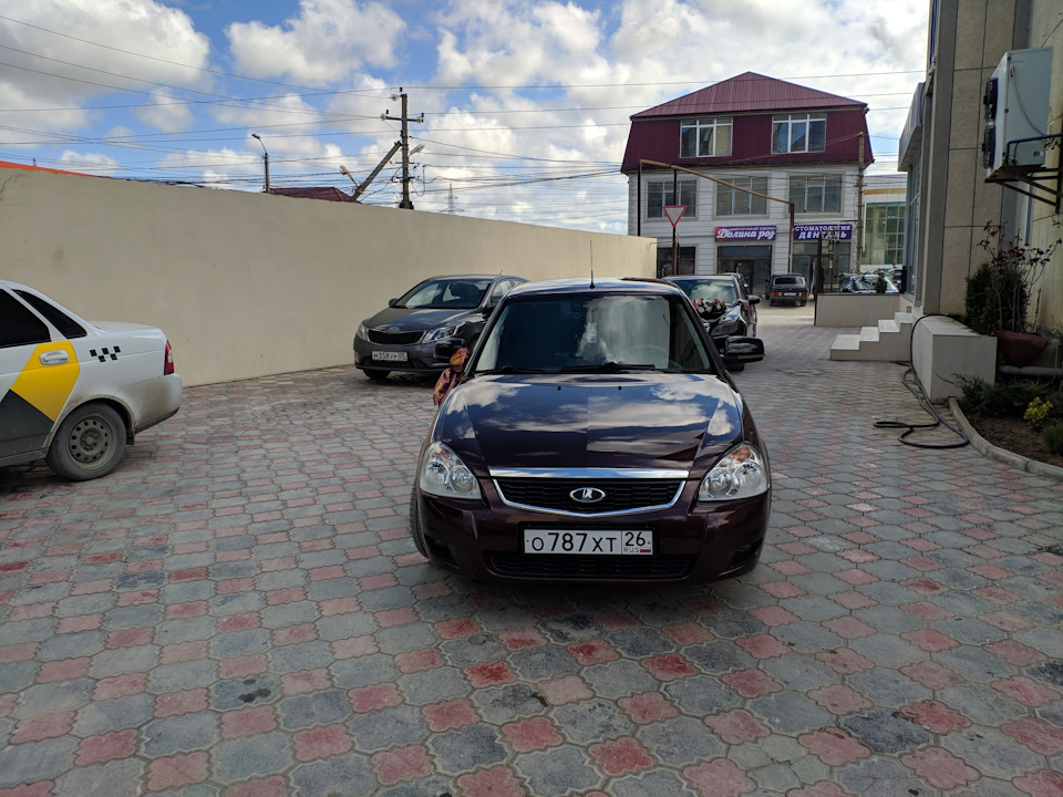 Приехали в зал — Lada Приора седан
