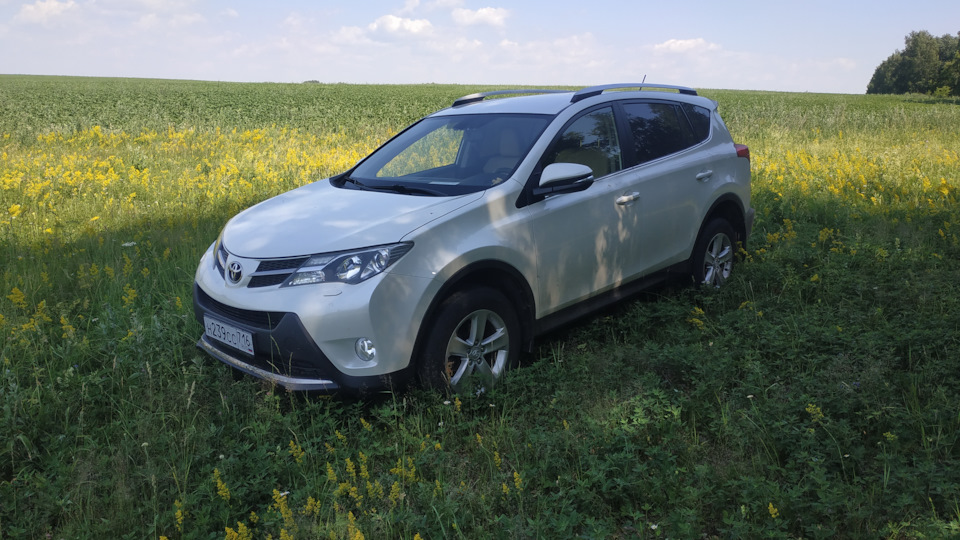 Toyota RAV4 Pearly & Beige