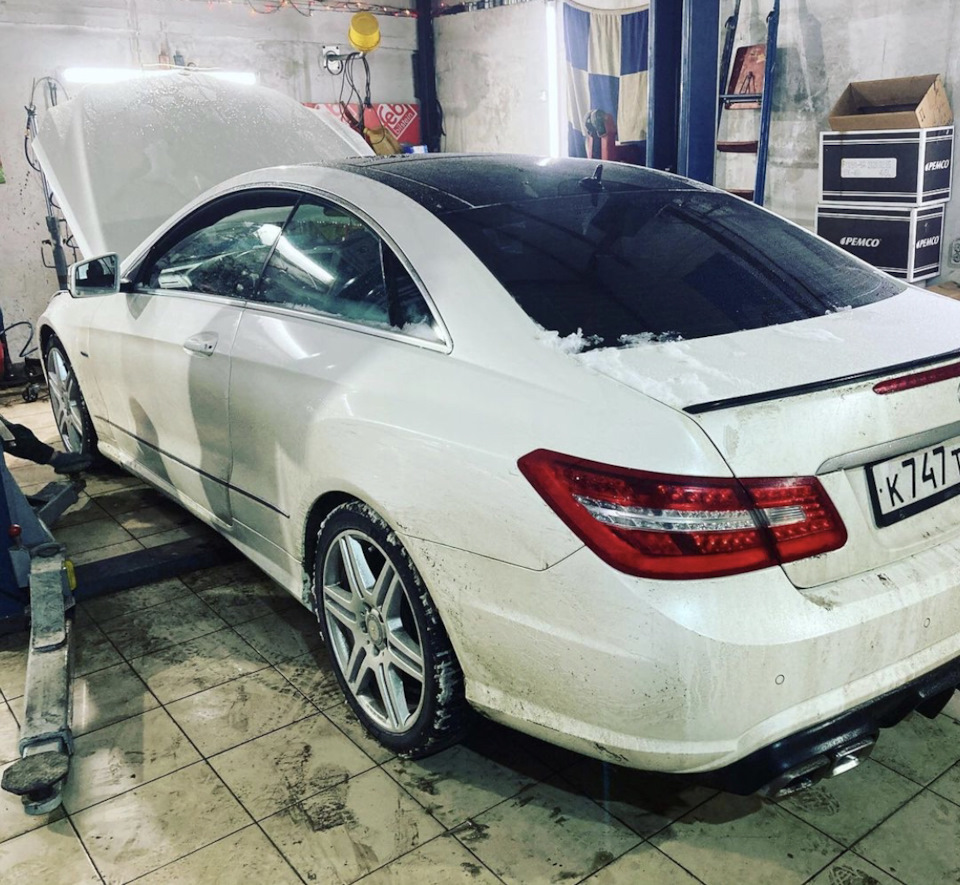 Фото в бортжурнале Mercedes-Benz E-Class Coupe (C207)