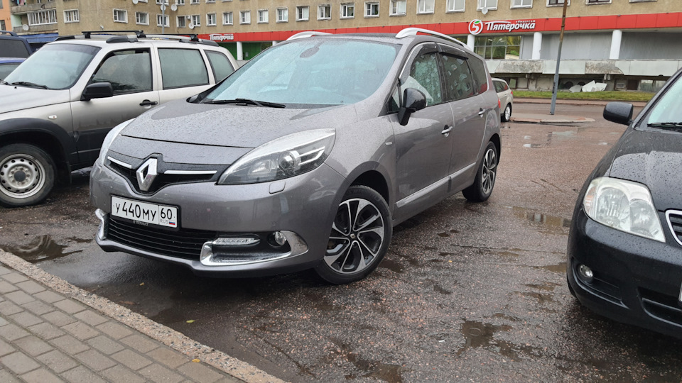 Renault Grand Scenic Bose и точка.