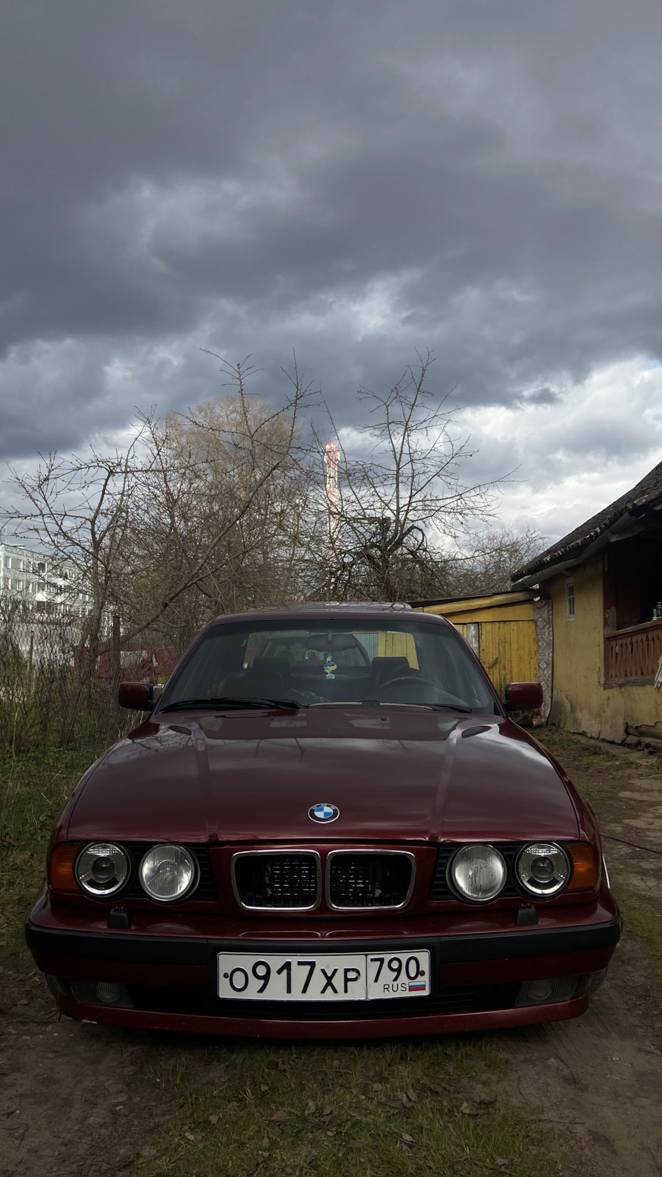 4:20 — BMW 5 series (E34)