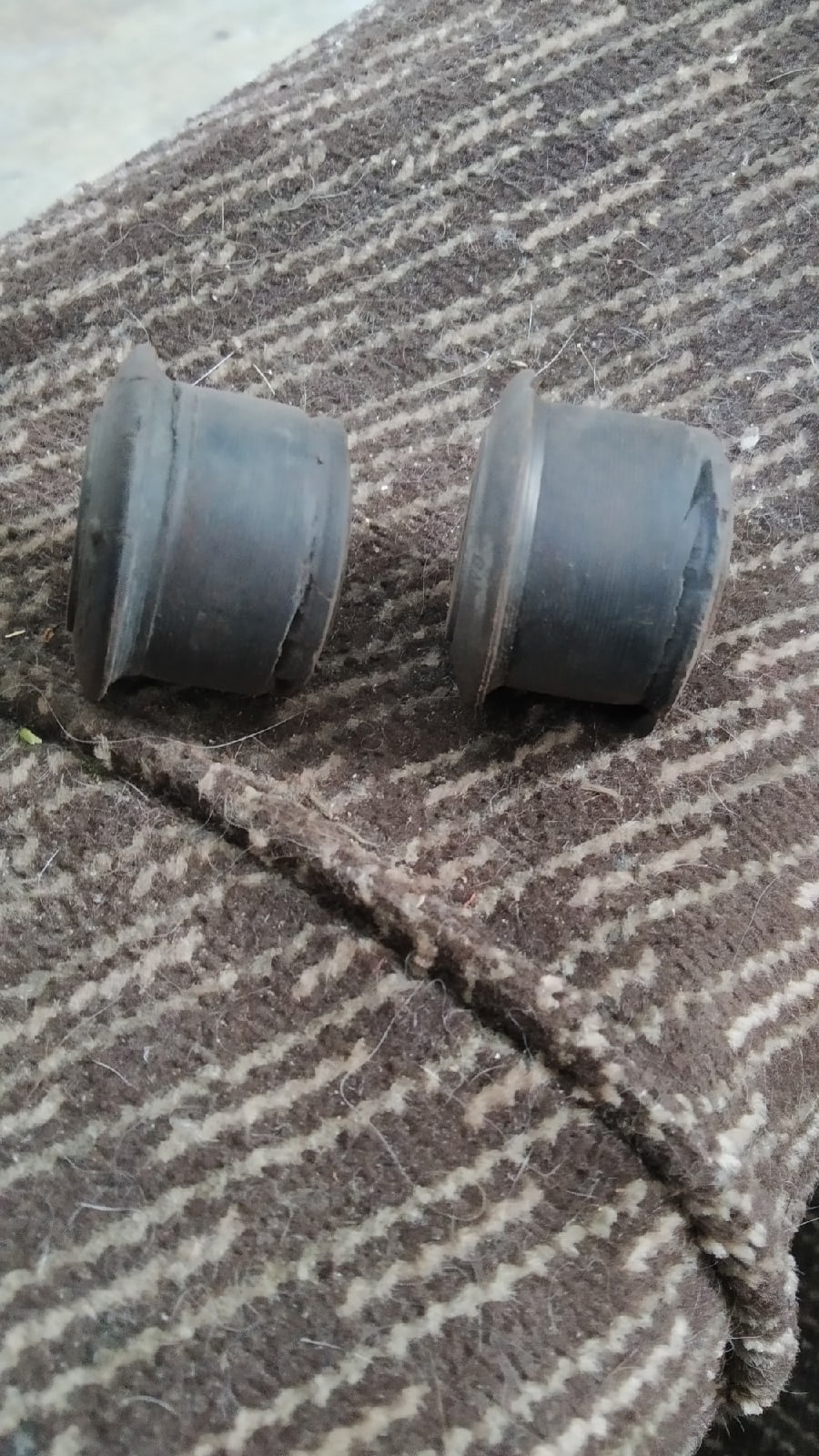 Тут опять же можно увидеть причину замены, родной артикул — 90095333 — Opel Ascona C