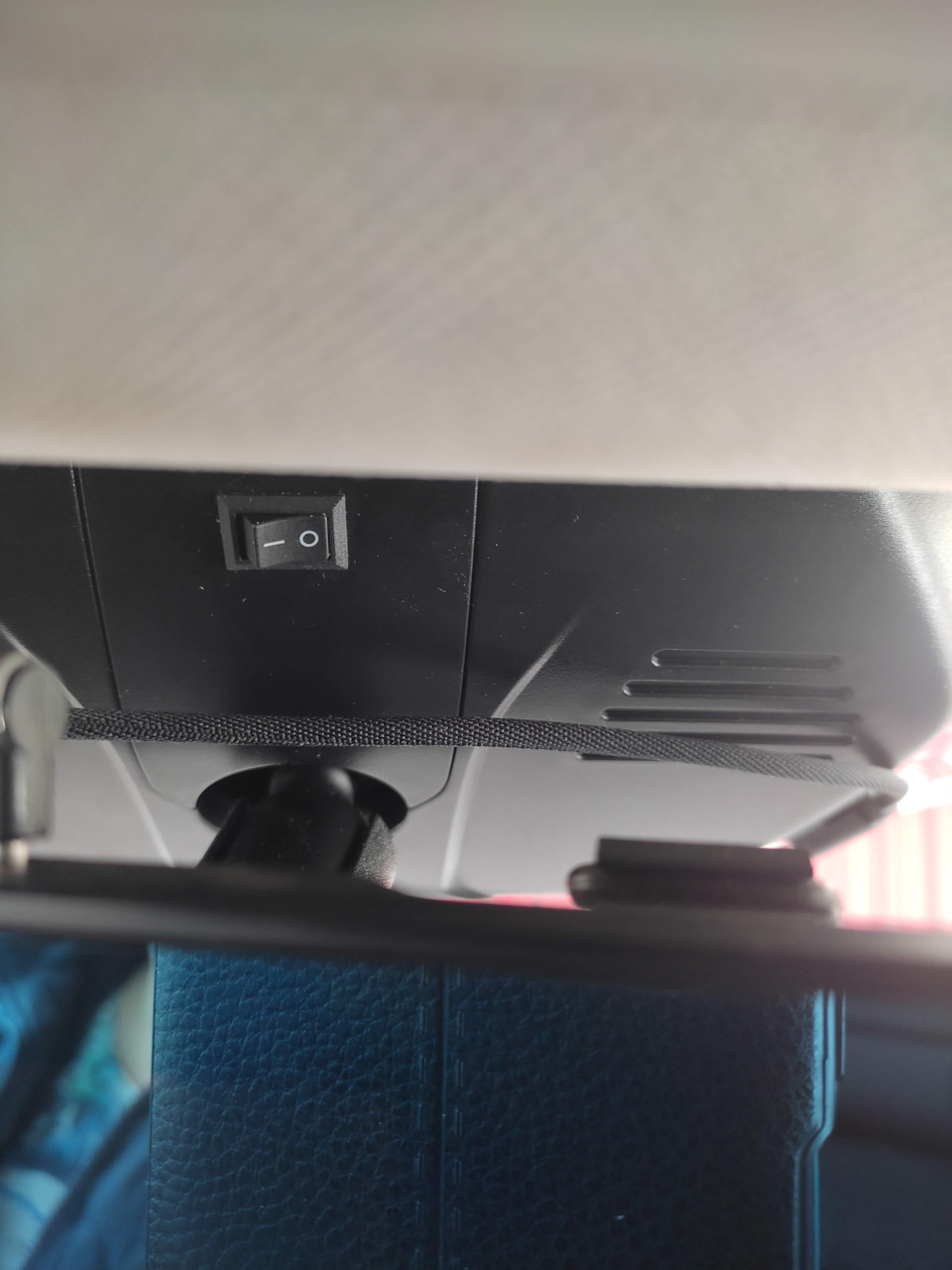 Кнопка вкл, выкл над зеркалом — Haval F7 (1G)