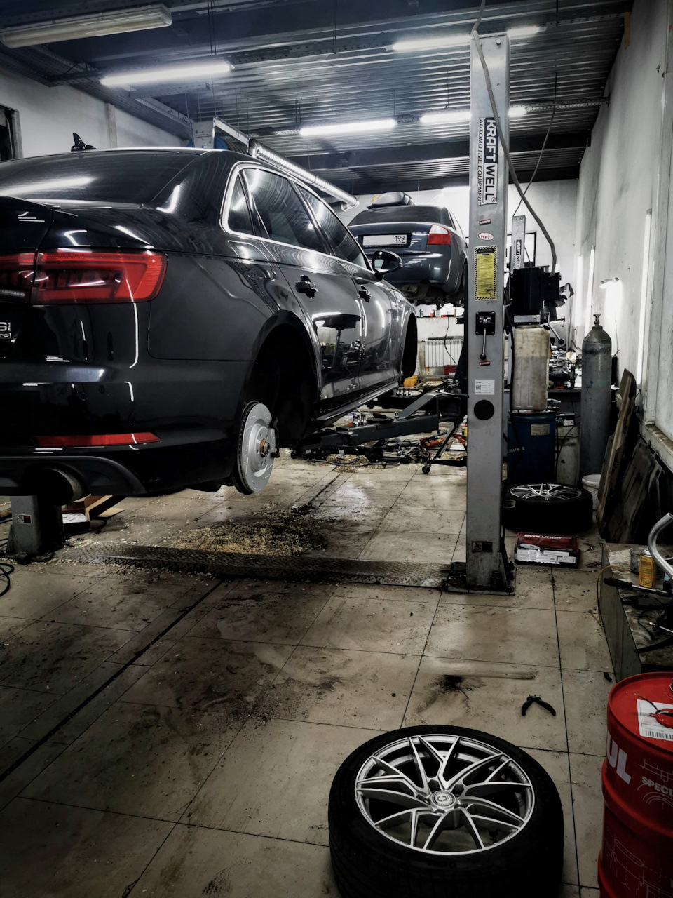 Установка задних тормозов — Audi A4 (B9)