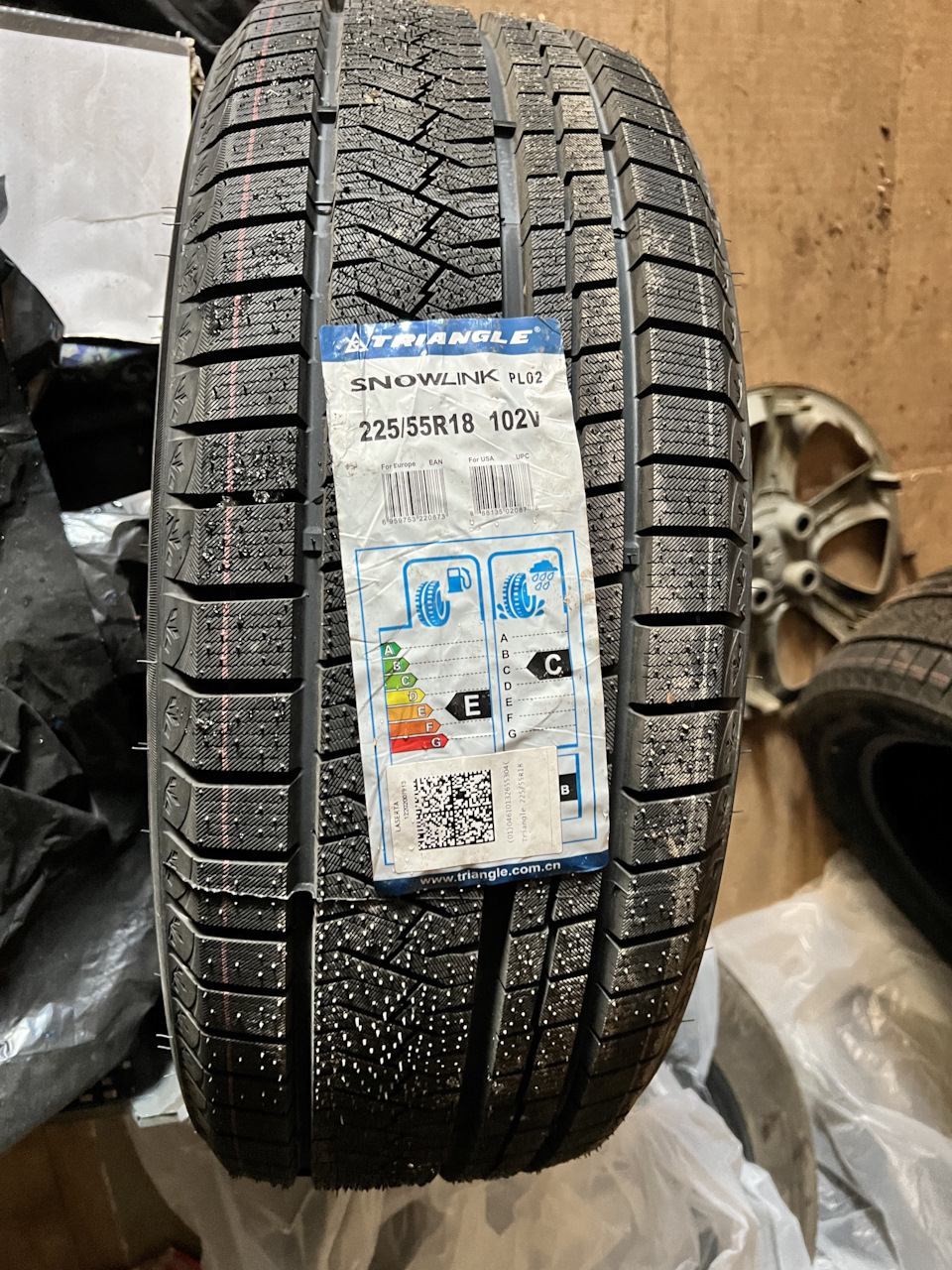 Резина — Haval Jolion. Запчасти на фото: Triangle PL02 225/55R18
