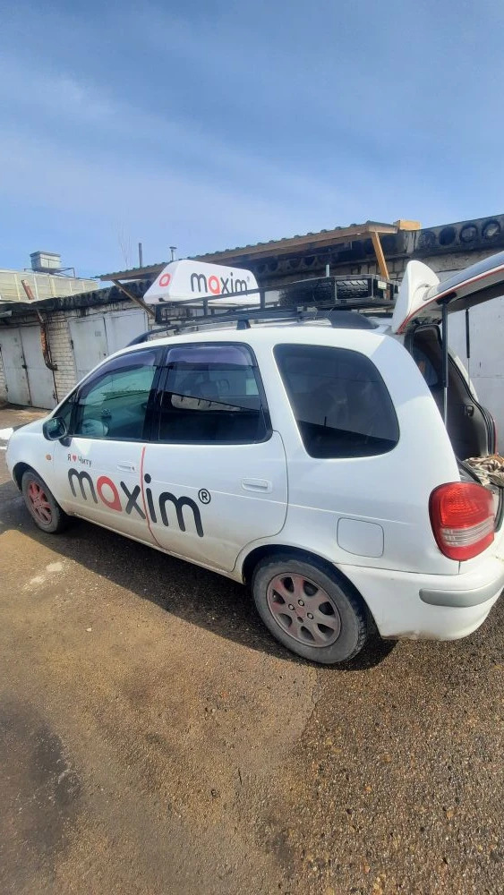 Вид сбоку — Toyota Corolla Spacio (E110)