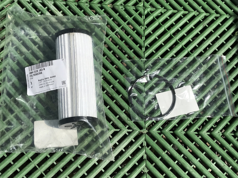 Фильтр 0BH325183B + уплотнительное кольцо N91084501 — Audi Q3 (1G). Запчасти на фото: 0BH325183B, N91084501