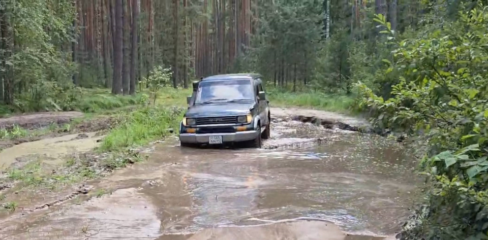 Прадос на 35 везде тихоходом шёл и по итогу дня был самым чистым. — Toyota Hilux Surf (3G)