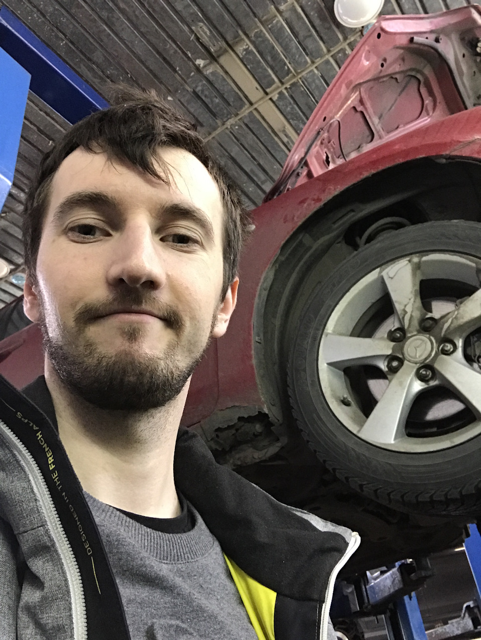 Крыло ждет своей очереди на замену) — Mazda 3 (1G) BK