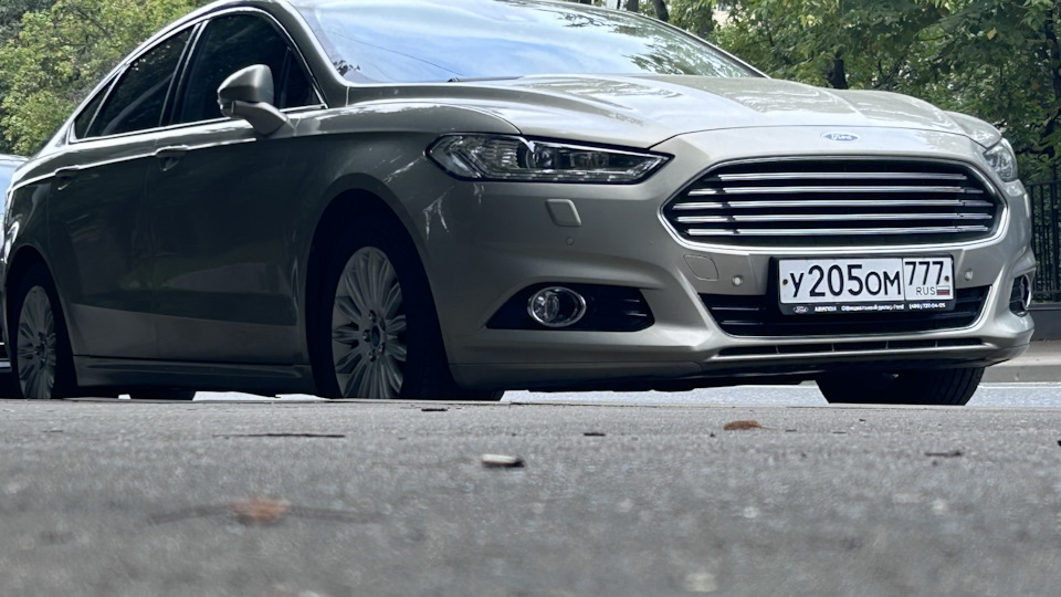 Ford Mondeo Tectonic Silver Ambiente