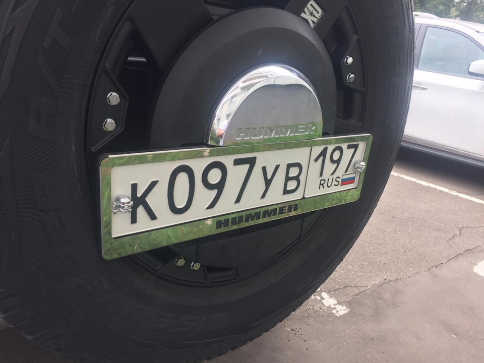 как будто так и было. колпак о диск не трёт. красота — Hummer H2