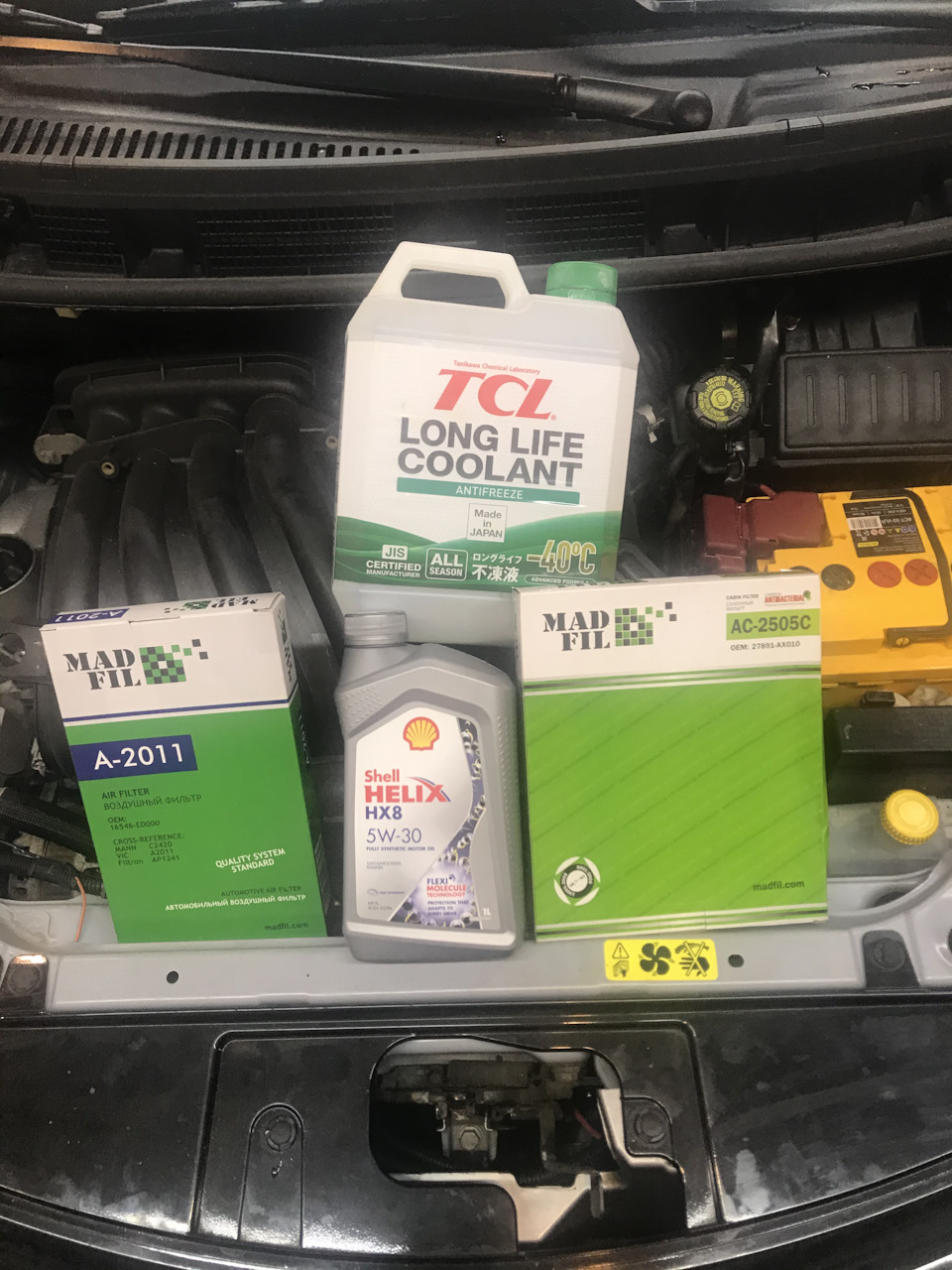 Почти полный комплект — Nissan Note (1G). Запчасти на фото: AC2505C, 27891AX010
