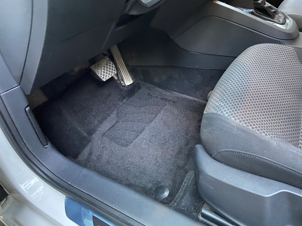 Коврик переднего пассажира — Volkswagen Jetta VI