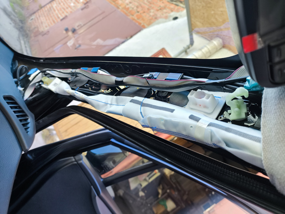 Фиксирую его изолентой — Toyota Prius Plug-in Hybrid (2G)
