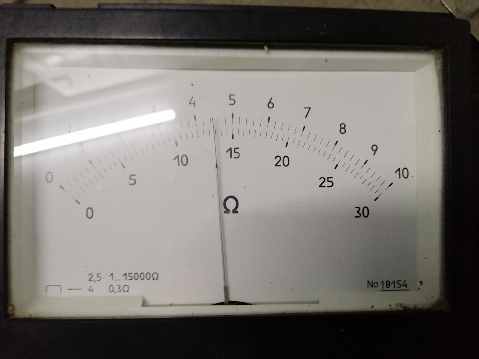 Rзу=135 Ом. Нижняя шкала, предел измерения 300 Ом. — KIA Soul EV (2G). Found on photo: 1150009