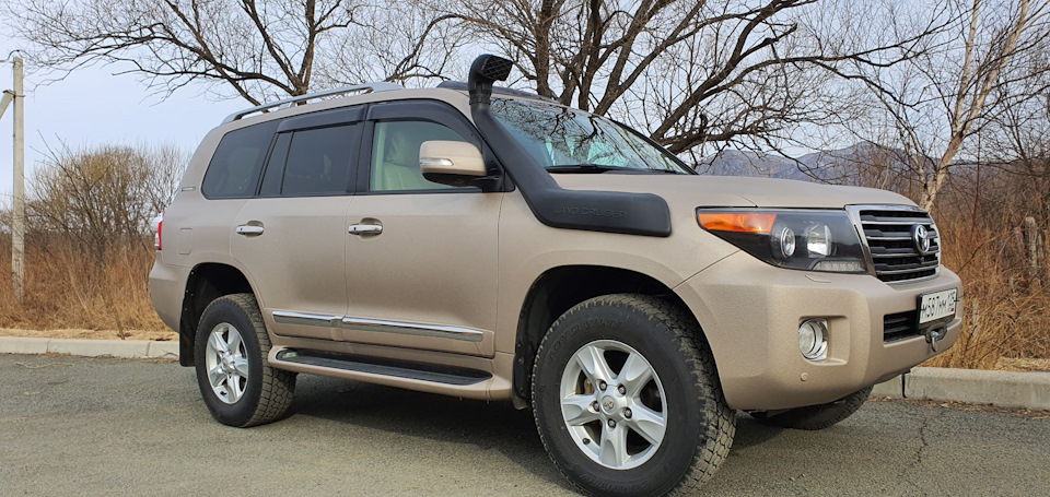 Вот красавчик — Toyota Land Cruiser 200