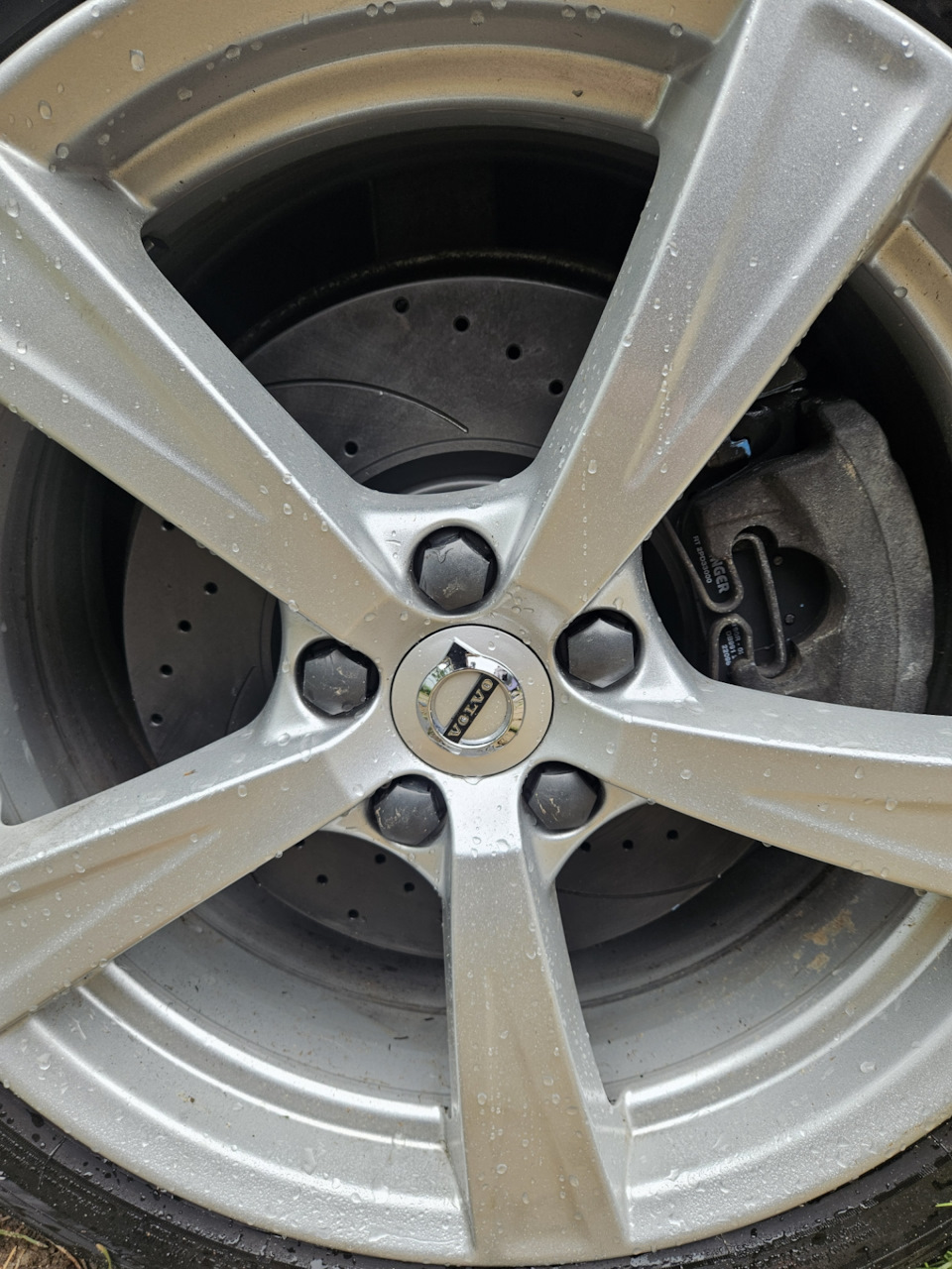 Фото в бортжурнале Volvo V60 (2G)