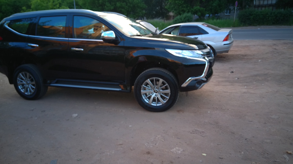Mitsubishi Pajero Sport Чёрный