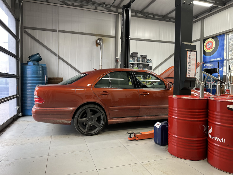 Фото в бортжурнале Mercedes-Benz E-Class (W210)