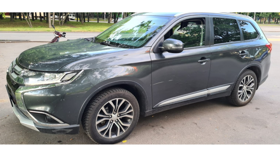 Mitsubishi Outlander Поджопник