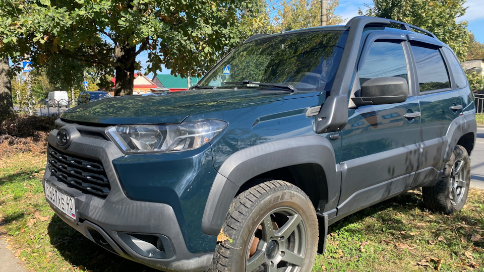 Lada Niva Travel