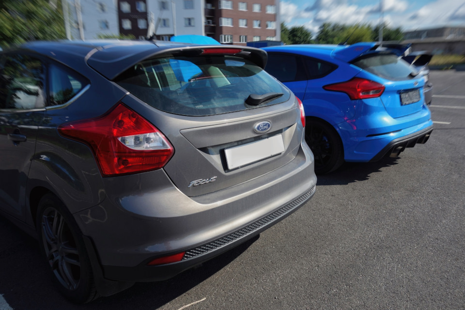 Вот я смотрю и не понимаю а где мой Zetec S спойлер то? Его не видно на фоне RS! — Ford Focus Hatchback III