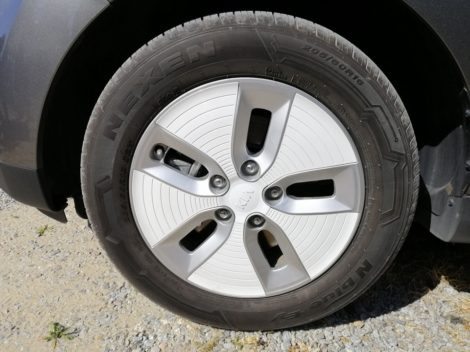 Родная летняя резина NEXEN Nblue-EV 205/60 R16 92H M+S — KIA Soul EV (2G)