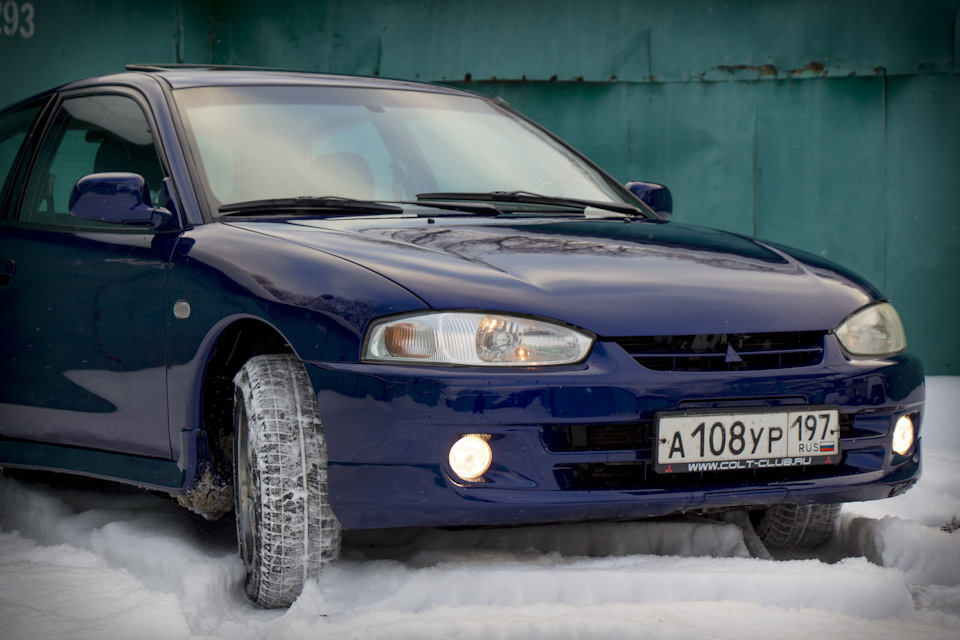 2 — три четверти — Mitsubishi Colt V