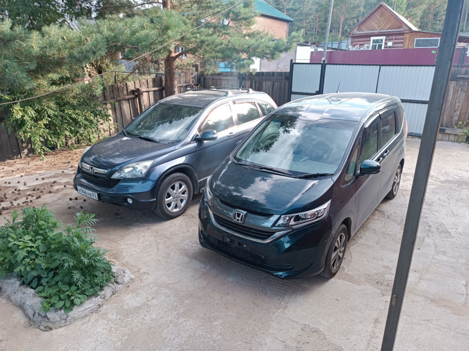 Первое знакомство црв и фрида :) — Honda Freed+