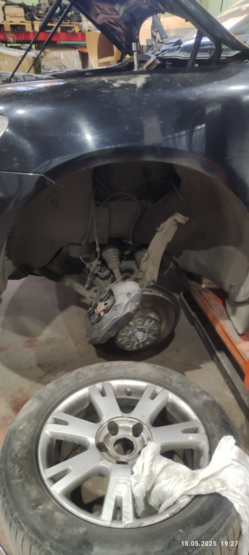 Извлекаем стойку — Volkswagen Touareg (1G)