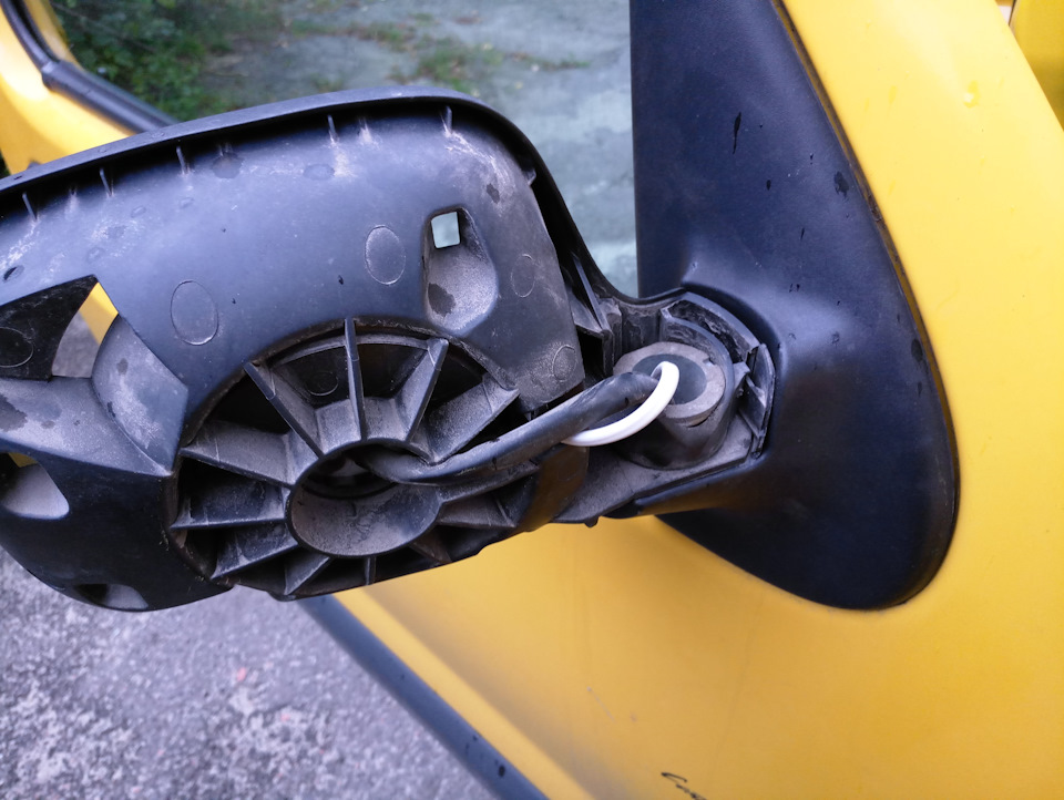 кабель не заважає повороту дзеркалам — Renault Kangoo (1G)