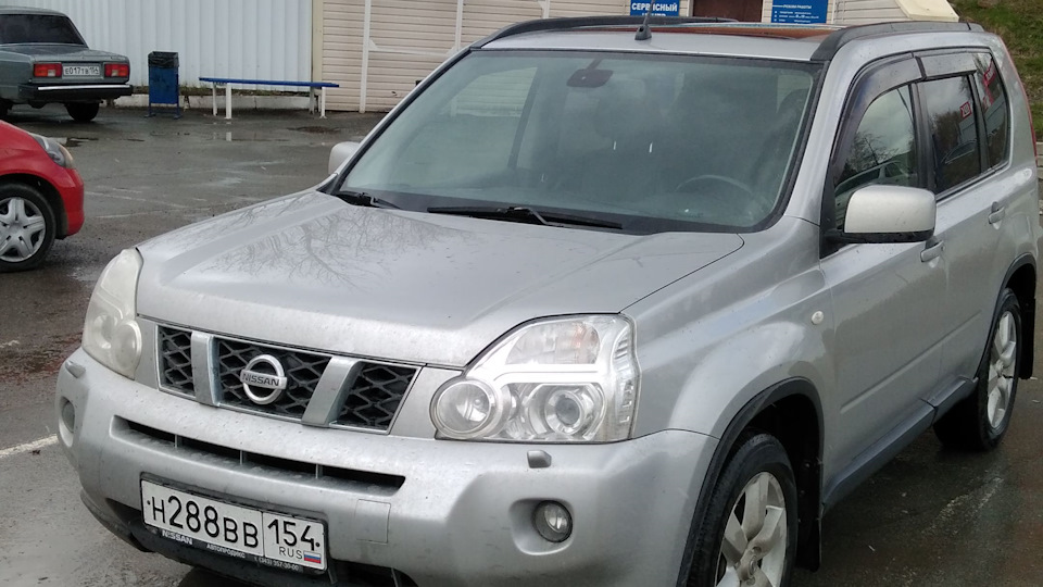Nissan X-Trail 2.5 LE