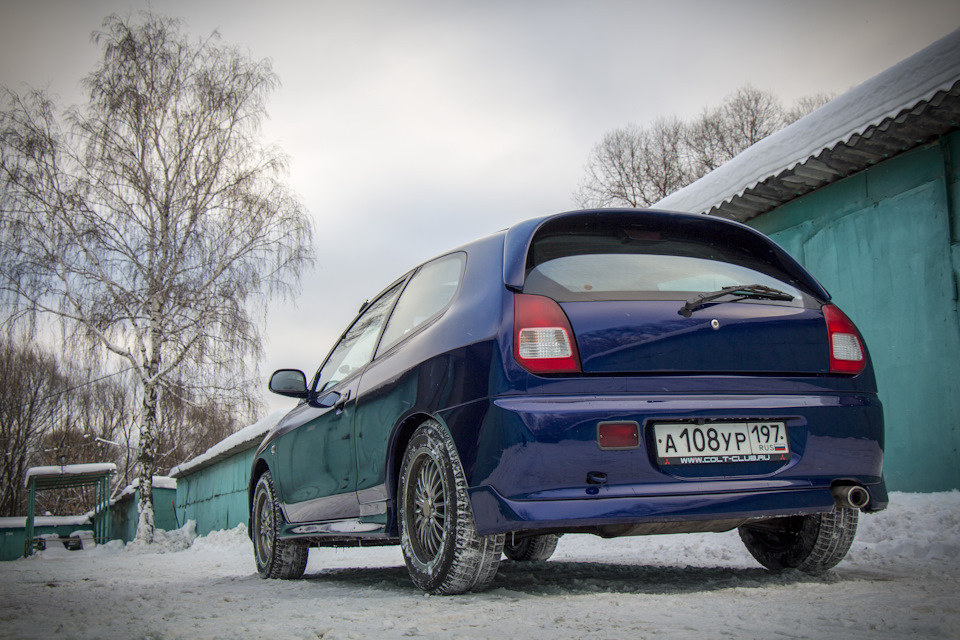 зад)) — Mitsubishi Colt V
