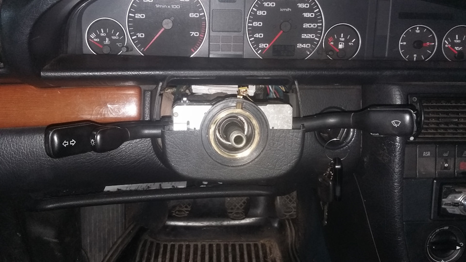 Снимаем руль — Audi 100 (C4)