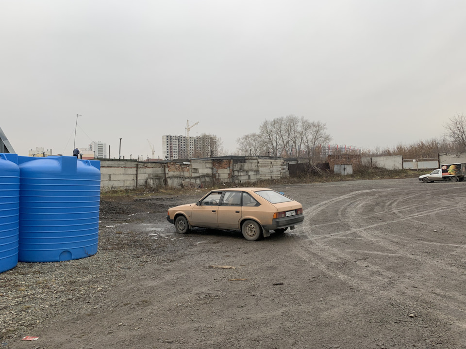 Настолько всрато, что аж хорошо — Москвич 2141