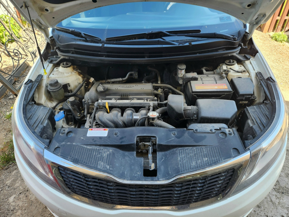 вот так вот испачкались за год — KIA Rio (3G)