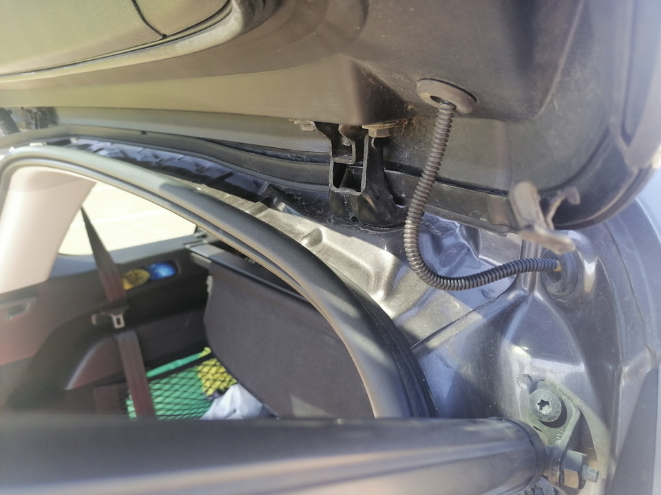 отклеилось по краям — Citroen C4 Picasso (2G)