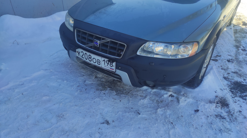 Номер вроде не перекрывает. — Volvo XC70 II