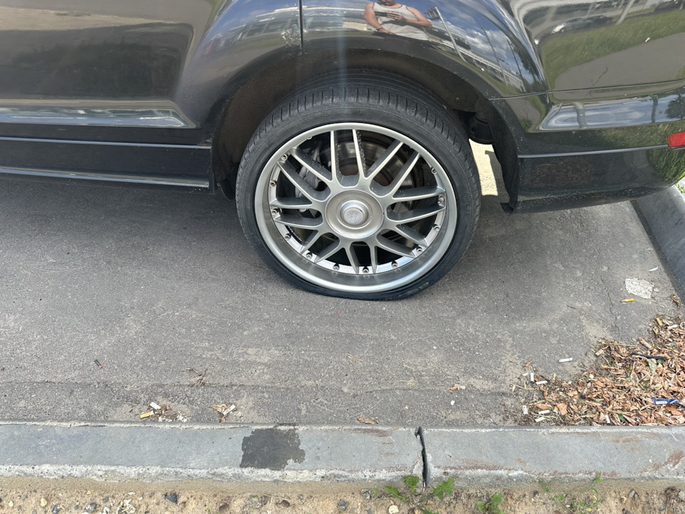 Спустило только снизу. — Audi Q7 (1G)