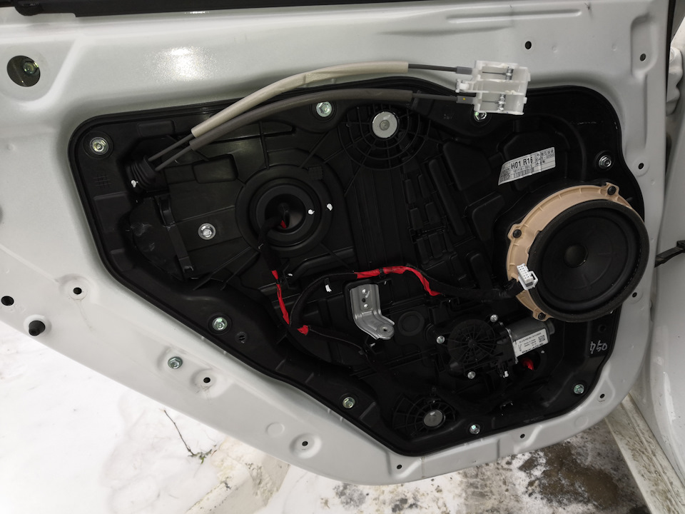 Внутренняя панель задней двери — Hyundai Ioniq Electro