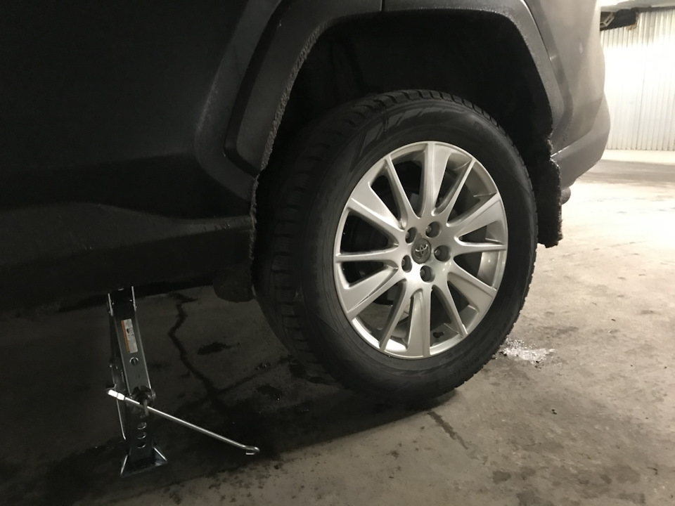 Фото в бортжурнале Toyota RAV4 (5G)