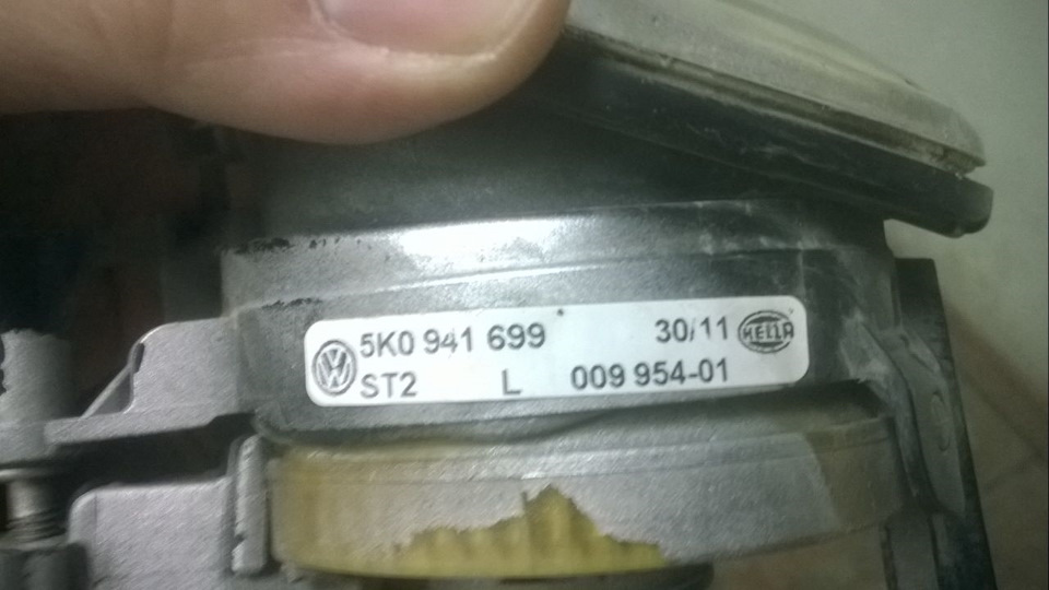 Сама фара — Volkswagen Tiguan (1G). Запчасти на фото: 5K0941699