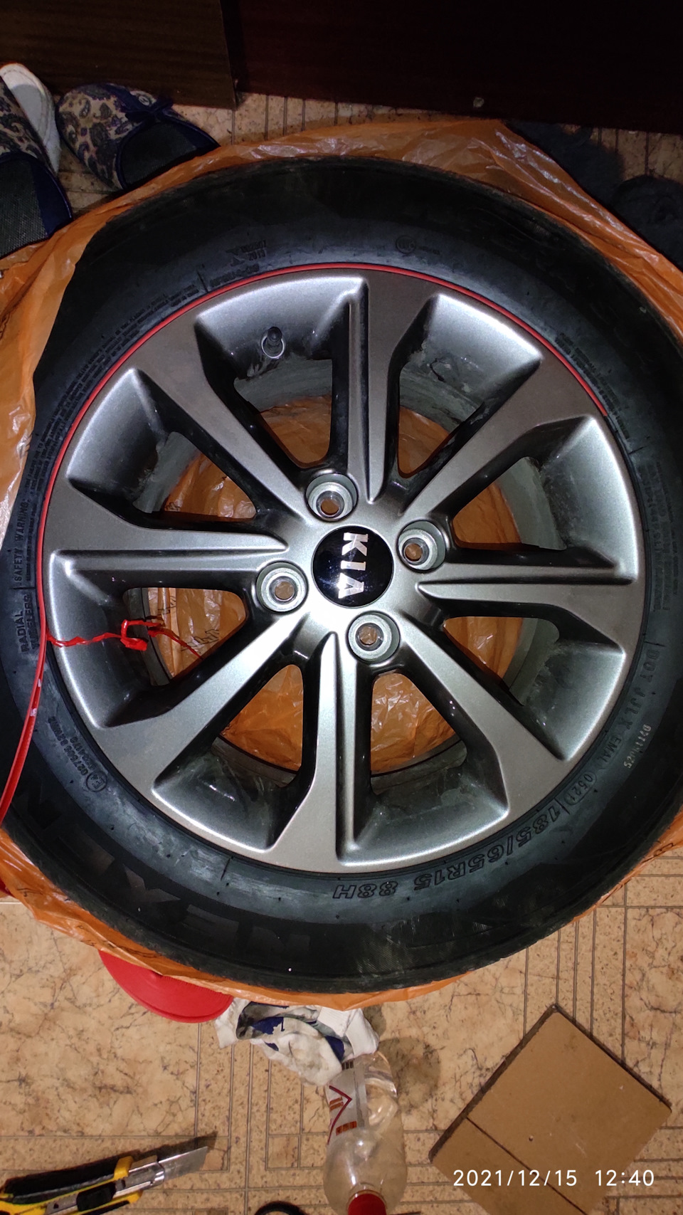 Перед наклейкой просушил, обезжирил и поступил к наклейки. — KIA Rio X